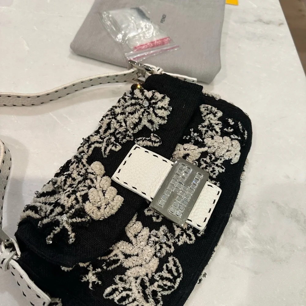 RARE Fendi Embellished Baguette Black and White - Picture 7 of 8